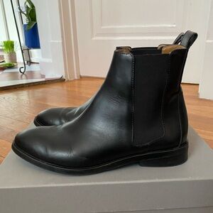 Everlane black leather chelsea ankle boots 8.5 women’s